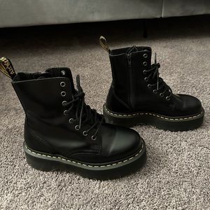 Platform Dr. Martens - women’s size 8/ men’s size 6